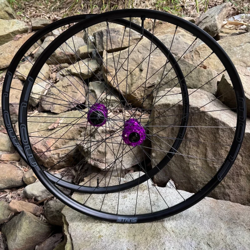 Big MTN Wheels: I9 hydra 2 with notubes Flow EX3 rims.