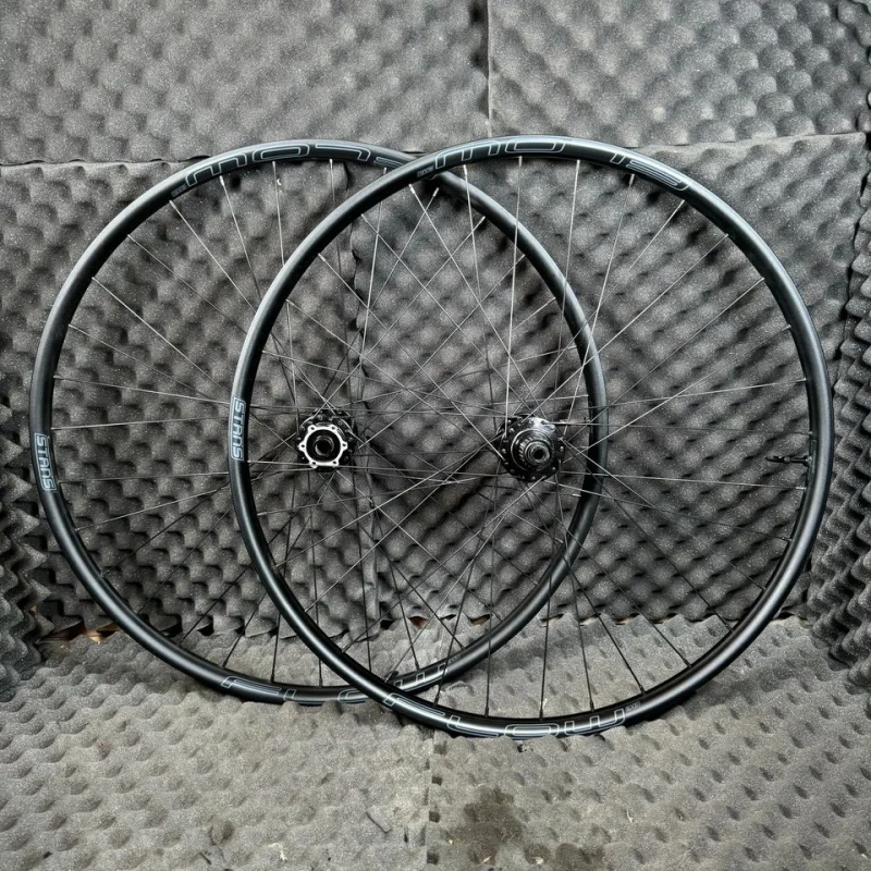 Max strength 29″ Flow Ex3 rims with Onyx Classic hubset